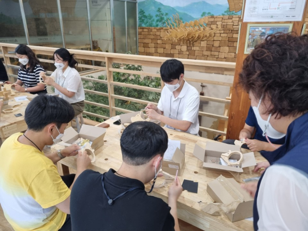 민원담당 공무원들의 심신 치유 프로그램 진행