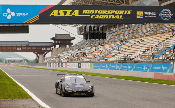 2022 CJ대한통운 슈퍼레이스 챔피언십 4라운드 2위 차지한 볼가스 모터스포츠 소속 김재현 선수 차량