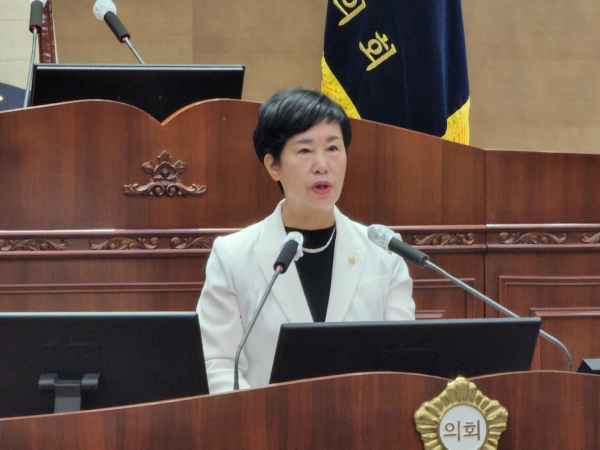 5분 발언을 하는 엄소영 천안시의원/천안시 제공