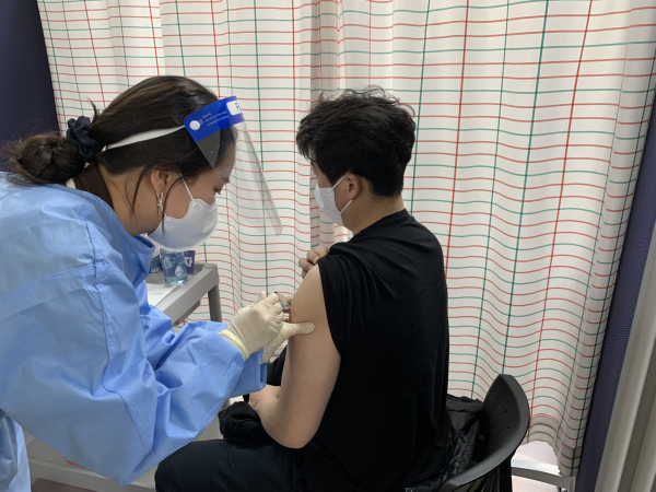 코로나 백신 4차접종 중 모습