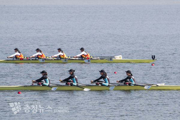 여고부 쿼드러플스컬 역주 장면.
