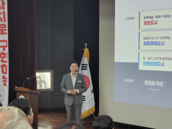 온양2동 비전에 대해 설명하는 박경귀 아산시장/박동혁 기자