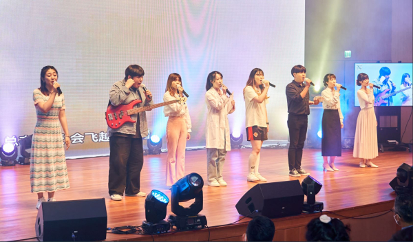 지난 16일 한양대에서 열린 한·중 수교 30주년기념 대학생장기자랑대회에서 공연을 펼치고 있는 ‘한중샤이닝’팀