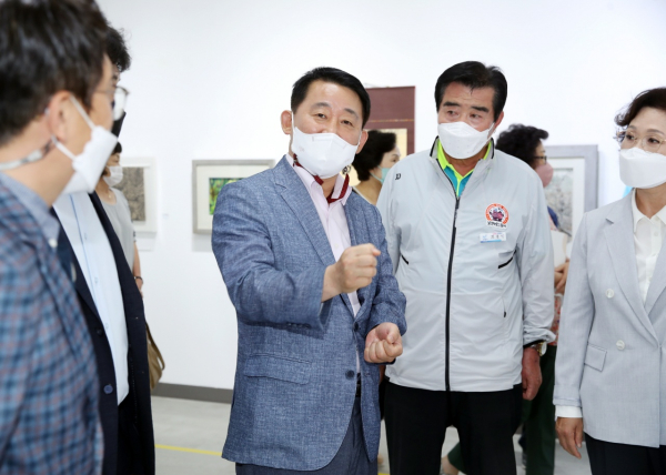 지난 30일 보령문화의전당에서 열린 미술교류전 장면