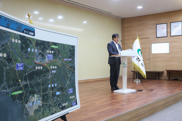 김기웅 서천군수 브리핑 모습