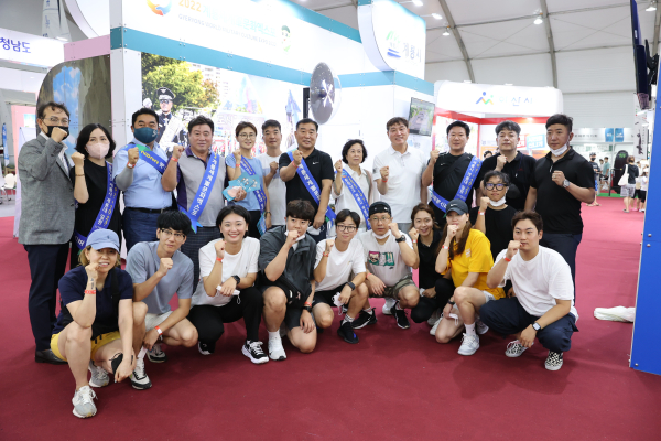 계룡시의회, 보령머드박람회장 찾아 홍보활동 전개 모습