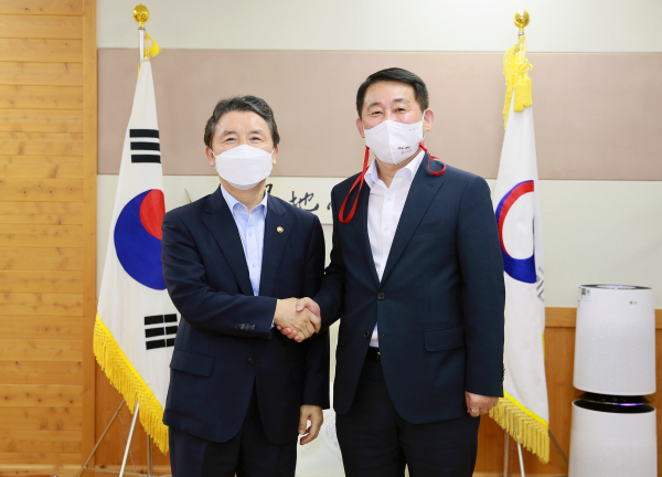 10일 서철모 서구청장과 남성현 삼림청장 면담 장면