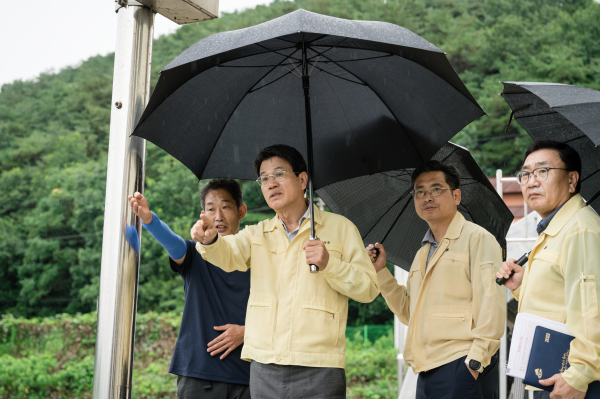 김돈곤 청양군수 호우 속 배수장 점검