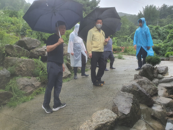 최원철 시장 폭우현장 방문 모습