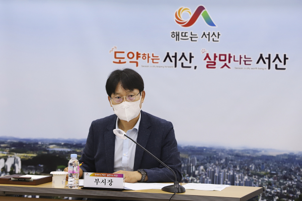 지난 11일 열린 민원실무심의회 첫 회의에서 구상 부시장이 회의를 주재하고 있다.