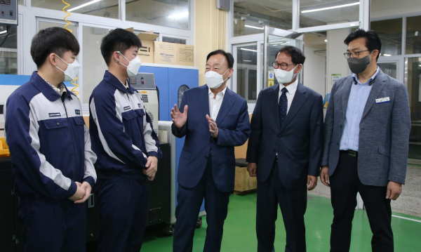 설동호 대전시교육감, 제57회 전국기능경기대회 참가선수 및 지도교사 격려 모습