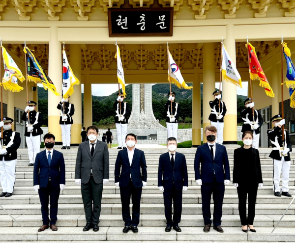 서철모 구청장 현충원 참배 모습