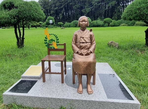 충남대에 건립된 평화의 소녀상