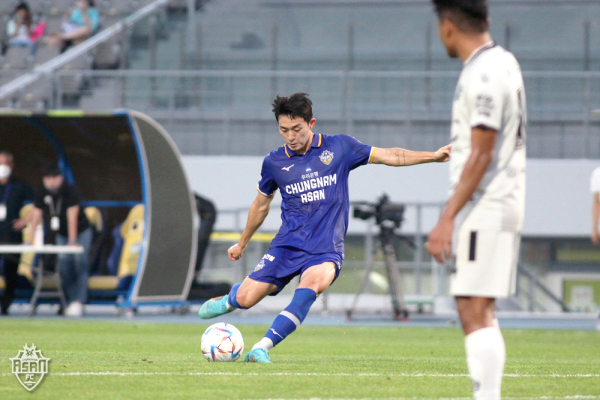 충남아산FC 선수 경기모습