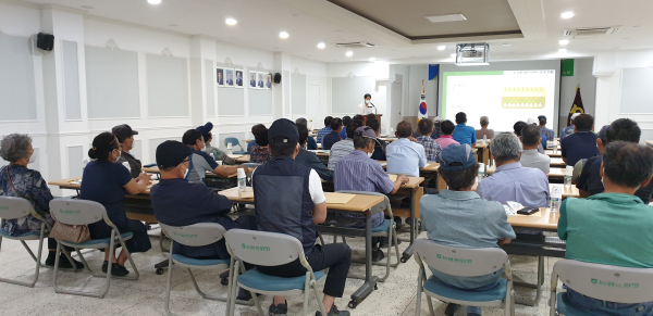 지난 7월 운산농협 회의실에서 달래공선회 대상 PLS교육