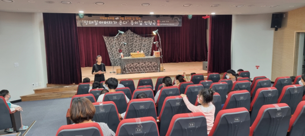 지난해 독서의 달 행사 (종이컵 인형극) 사진