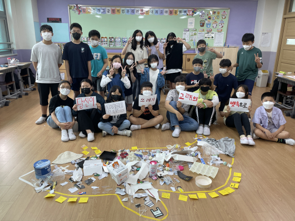 지구를 지키는 글벗그린리더(쓰레기를 삼킨 고래 작품)