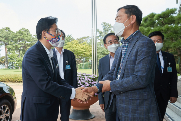 ​박경귀 시장 삼성전자 온양캠퍼스 방문 장면​