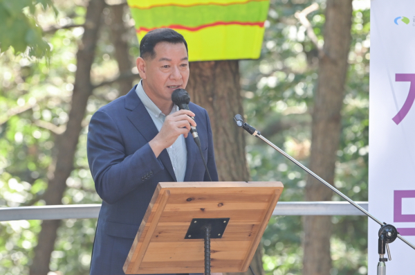 ‘2022 금강자연미술비엔날레’ 개막에서 최원철 공주시장 인사말 모습