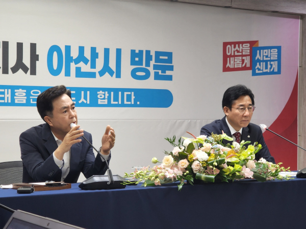 기자 간담회를 진행하고 있는 김태흠 지사(좌)와 박경귀 아산시장(우)/박동혁 기자