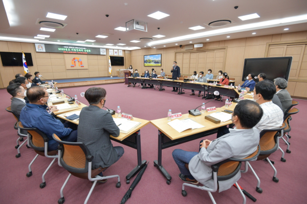 지난 30일 시청 대백제실에서 관내 기업인과의 간담회 개최 모습