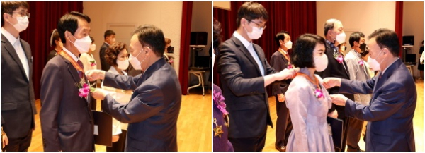 8월말 퇴직교원 정부포상 전수 모습