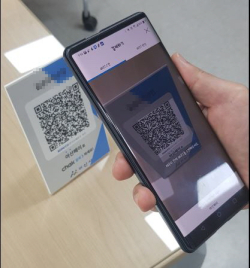 모바일페이 QR 결재 하는 장면