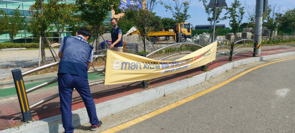 불법 현수막 제거 사진