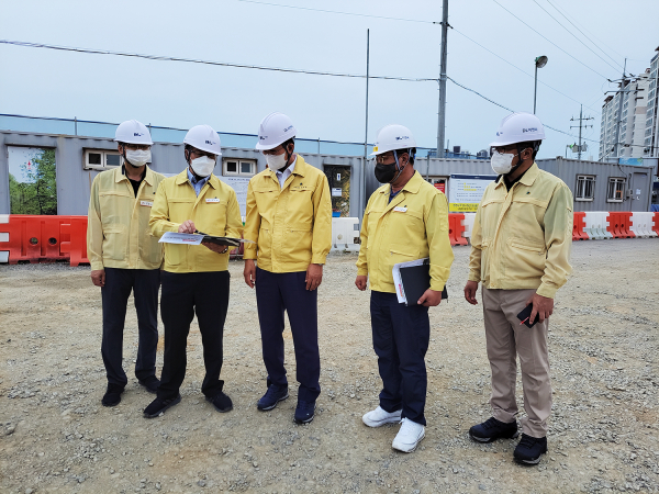 이완섭 서산시장이 9월 4일 태풍 대비 현장 점검을 하고 있다