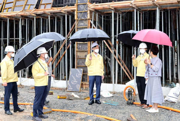 제11호 태풍 ‘힌남노’ 대비 학생안전 확보와 시설물 점검에 나선 설동호 교육감  모습