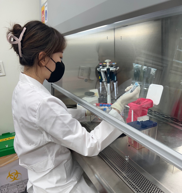 연구원내 생물안전3등급 실험 중이다.