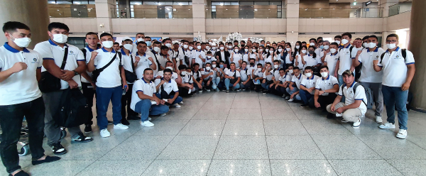 선문대로 3+1 공동 학위 프로그램을 위해 입국한 113명의 우즈베키스탄 학생들/선문대 제공