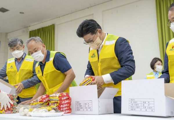 대덕구자원봉사협의회, 추석맞이 사랑의 송편 나눔 행사 진행 모습