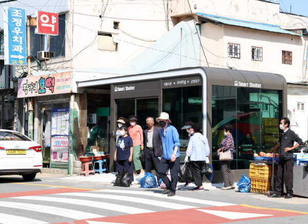 태안읍 남문리 구(舊) 터미널 인근에 설치된 스마트 쉼터 승강장.