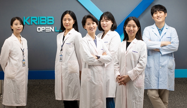 생명연 연구팀. 왼쪽 3번째 연구책임자 김미랑 박사, 5번째 제1저자 허해정 박사과정생.
