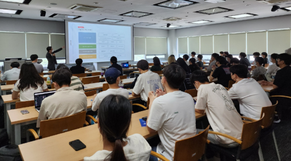 스마트팜 자동화 스타트업 기업 (어밸브 이사 특강 모습)