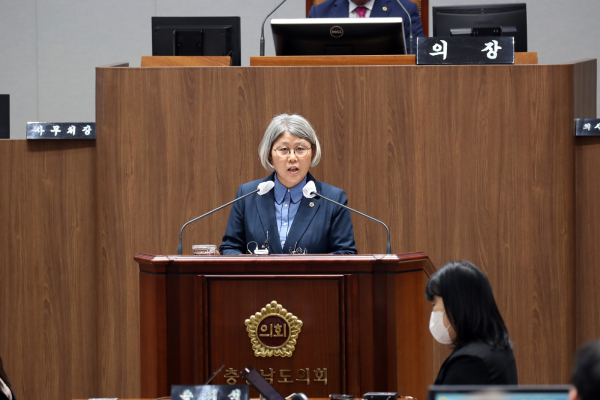 5분 발언을 하는 김명숙 의원
