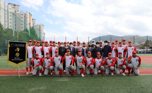 설동호 대전광역시교육감, 대전고등학교 야구부 훈련 격려 방문 단체사진