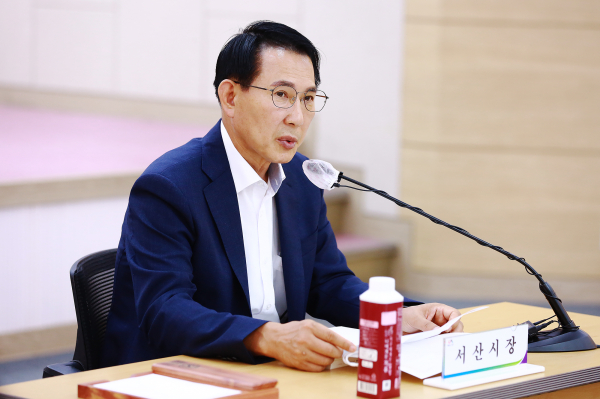 이완섭 서산시장이 19일 시청 대회의실에서 진행된 지역사회보장계획 수립 최종보고회에서 회의를 주재하고 있다