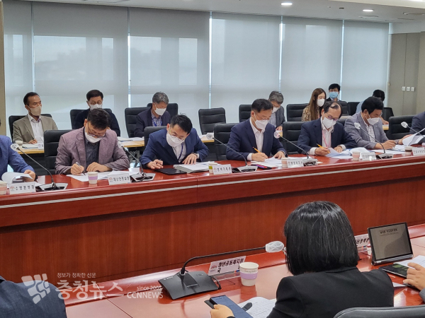 이필영 충남도 행정부지사가 19일 도 실국원장회의에서 모두발언을 하고있다./사진 김정식 기자