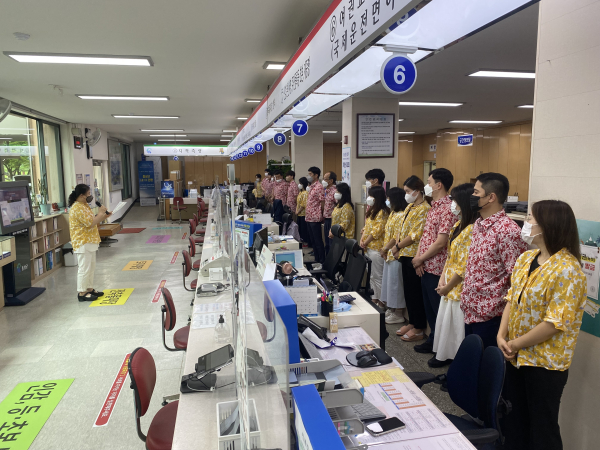 홍성군청 민원실 매주 수요일 친절교육 실시 모습