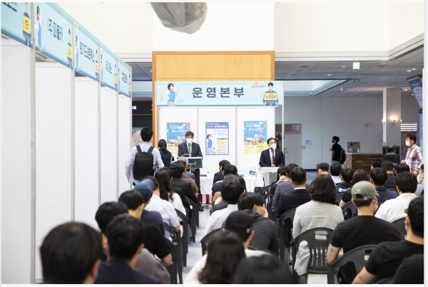 굿매칭박람회 개막식에서 김선재 배재대 총장이 인사말을 하고 있다