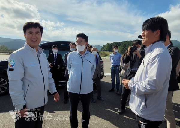 김태흠 지사, 이응우 계룡시장, 전인근 총감독