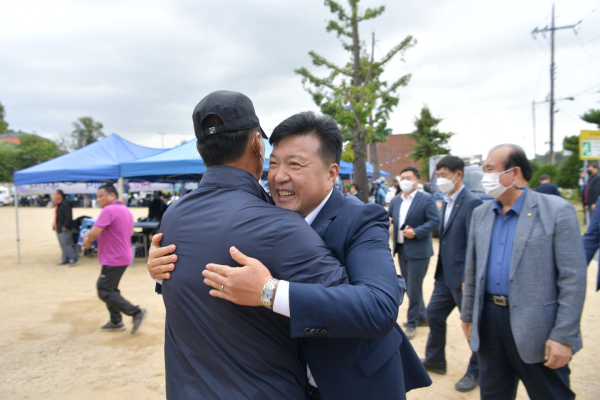최재구 군수 읍·면 체육대회 현장 방문 모습