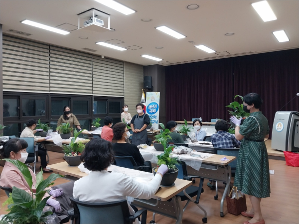 갱년기 한의약 건강교실 진행 모습