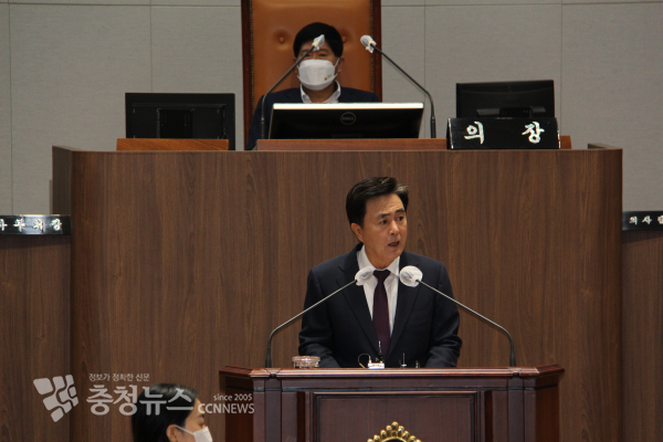 김태흠 충남지사가 도정질문에 답변하고 있다./사진 권상재 기자