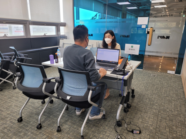 전문 유통채널 MD와 충남권 스타트업 판로개척 상담 모습