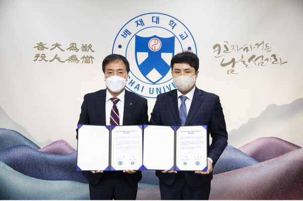 28일 배재대 21세기관에서 김선재 배재대 총장(사진 왼쪽)과 오주영 대한세팍타크로협회 회장이 업무협약을 체결했다