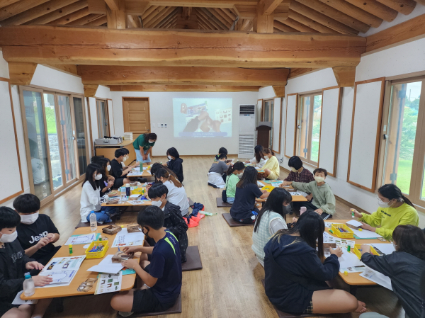 팝업북 만들기 체험 장면