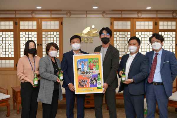 이제우린 삼국축제 홍보 라벨 전달식